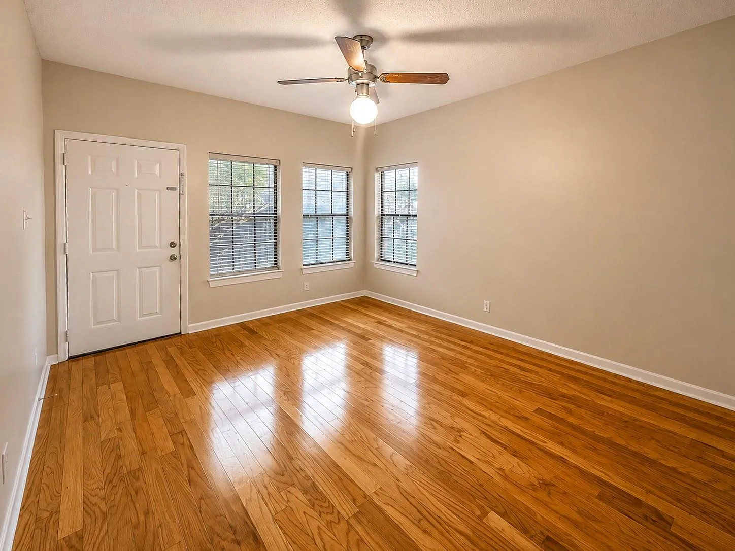 2 bed, 2.0 bath, 838 sqft, $1,395 — Photo 3