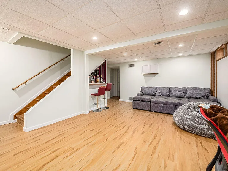 8911 Garrett St — Photo 35
