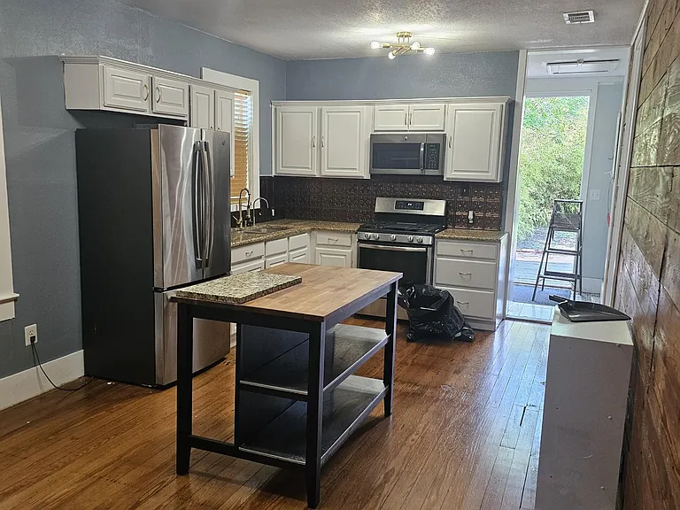 305 Keller St — Photo 10