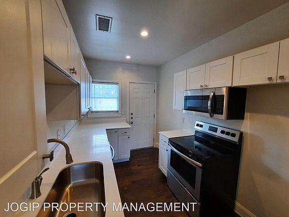 4th image of 4926 San Jacinto St #D