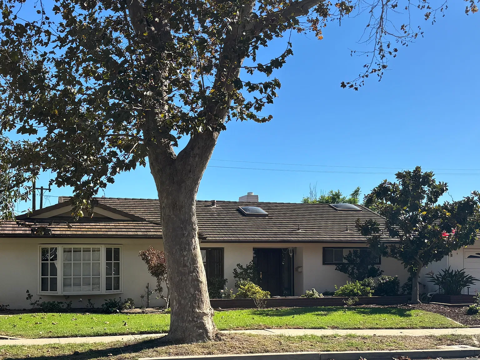 4 bed, 2.5 bath, 2800 sqft, $4,950 — Photo 2