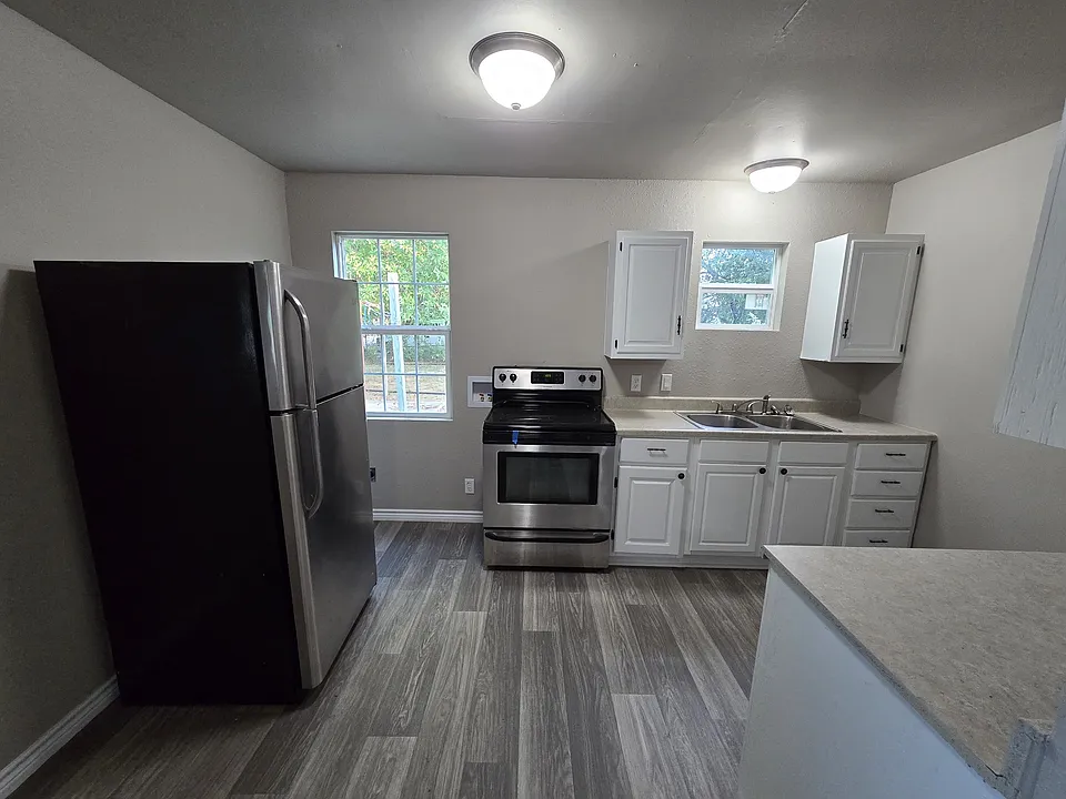 220 Avenue G