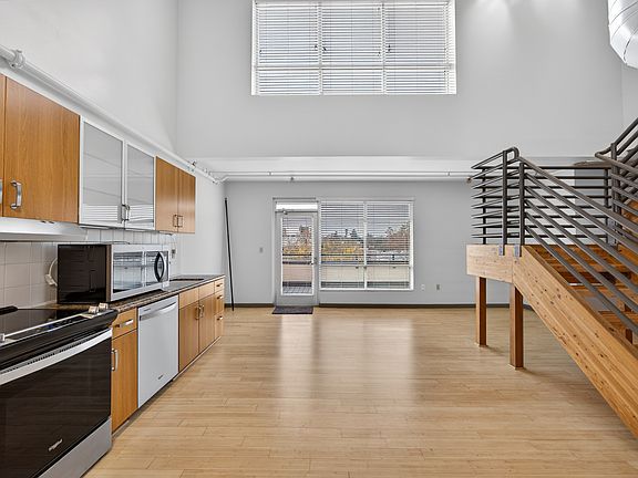 4th image of 803 2nd St Suite 302