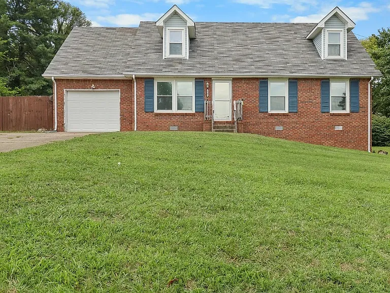 2301 Sherwood Hills Ct — Photo 1