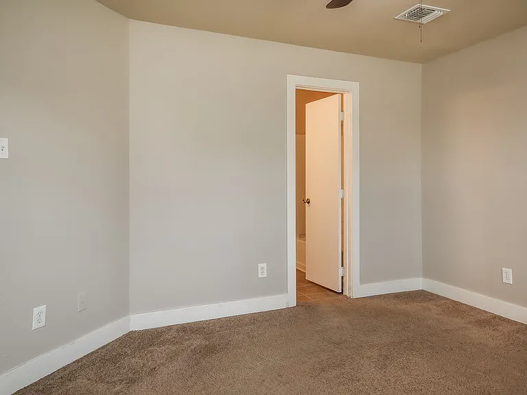 7431 Leightonfield Ct — Photo 9