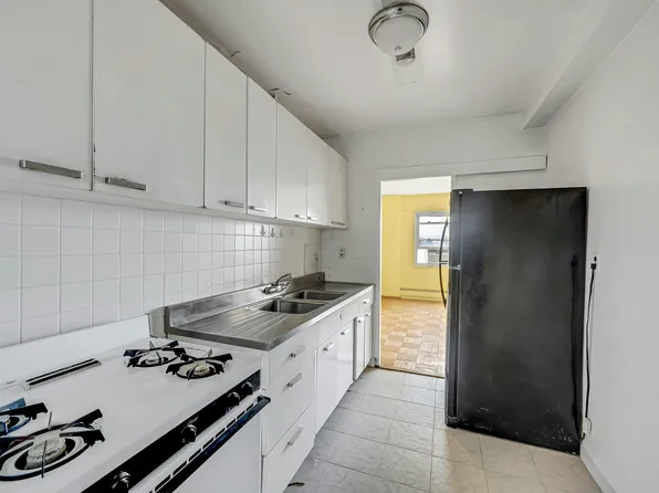 1 Fordham Hill Oval image 12 of 43