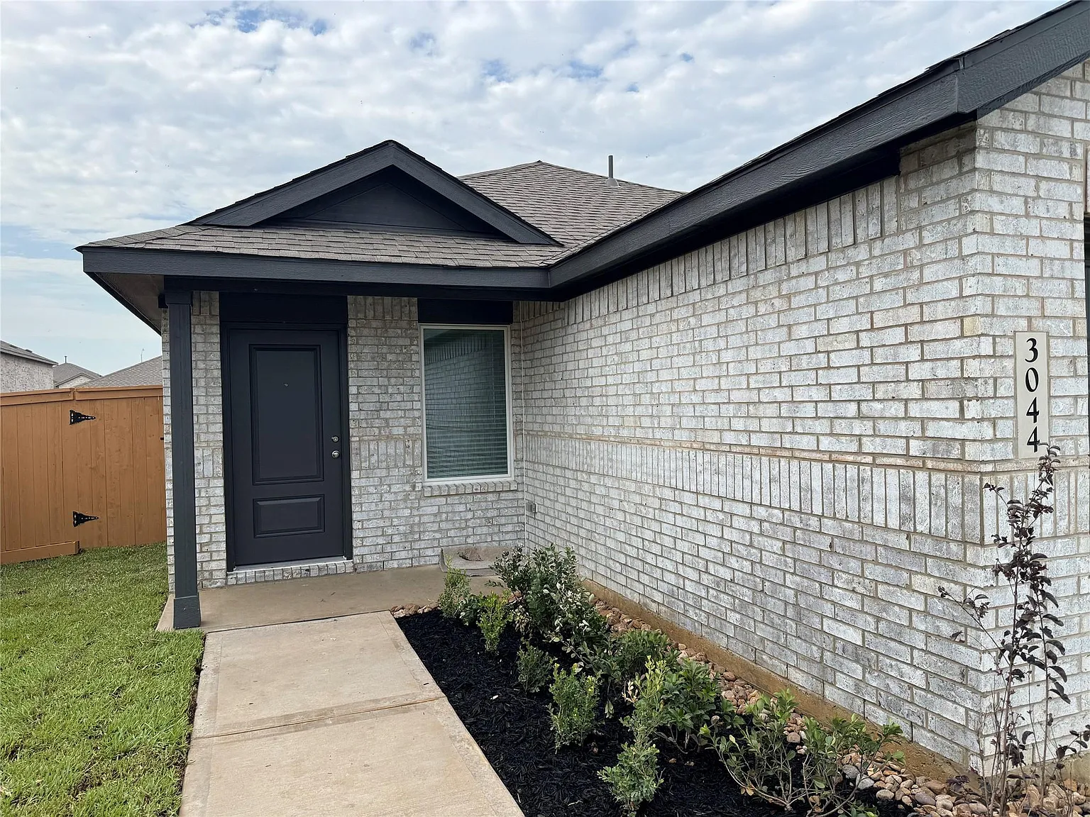 4 bed, 2.0 bath, $2,100 — Photo 4