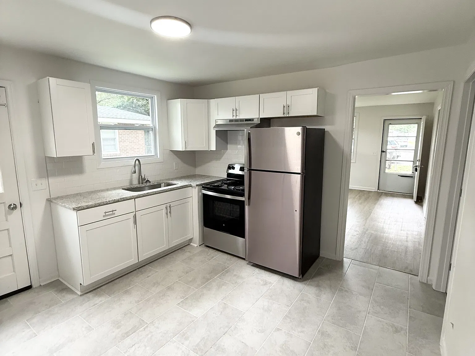 1321 Riverwood Drive - B — Photo 2