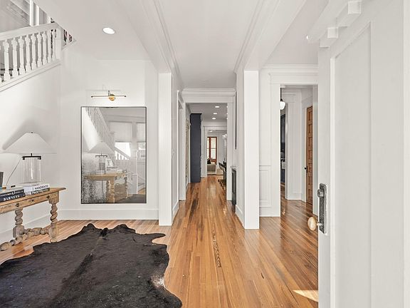 4th image of 1016 Rutland St
