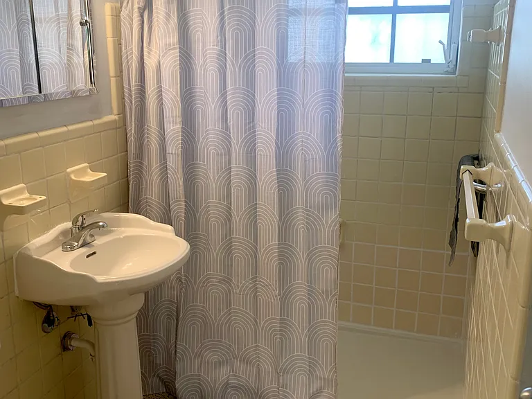 8241 SW 36th St — Photo 5