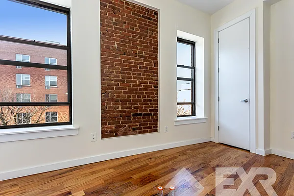 Rented by EXR | media 4