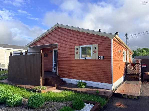 41 3rd St, Cape Breton, NS B1L 1C9