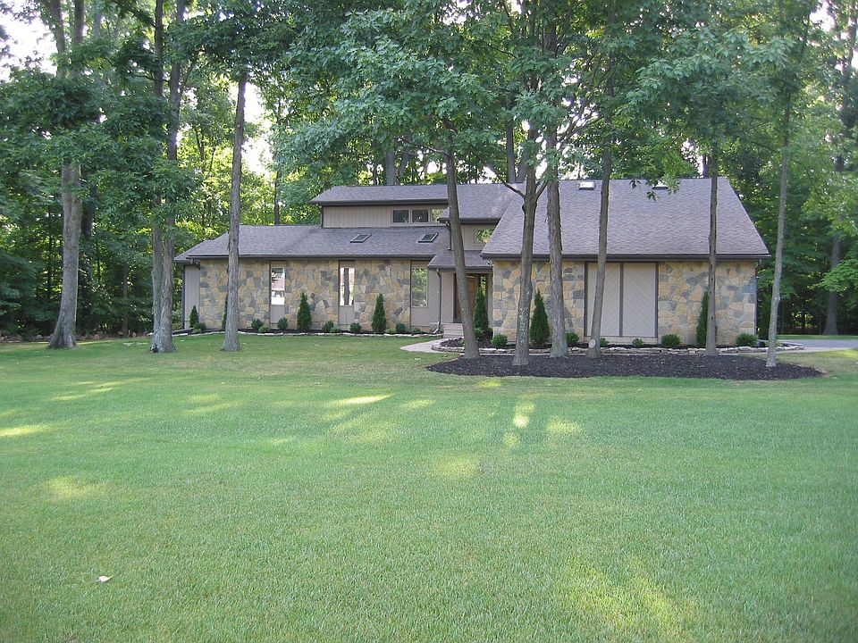 Spacious front yard