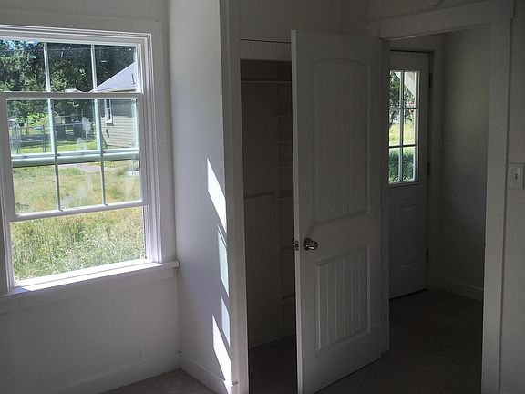 4th image of 6925 52nd Ave W