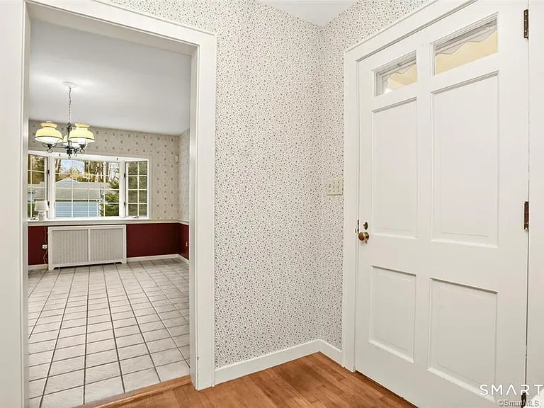 501 Lambert Rd — Photo 8