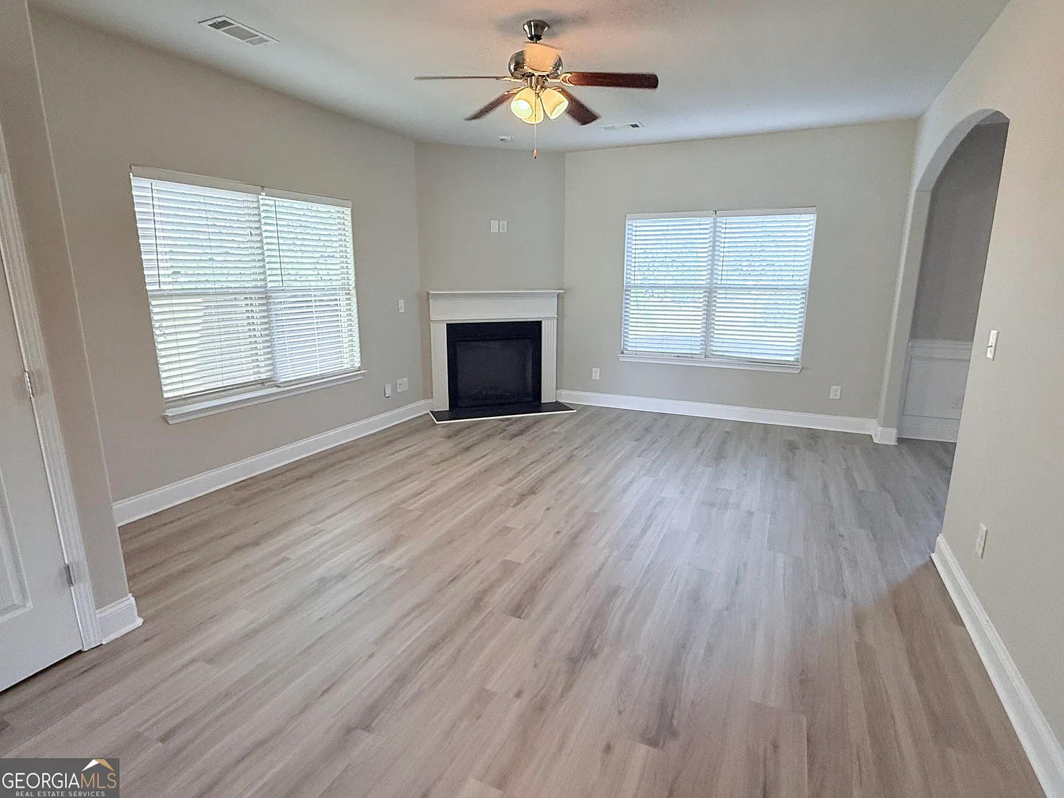 4 bed, 2.5 bath, 2275 sqft, $2,250 — Photo 3