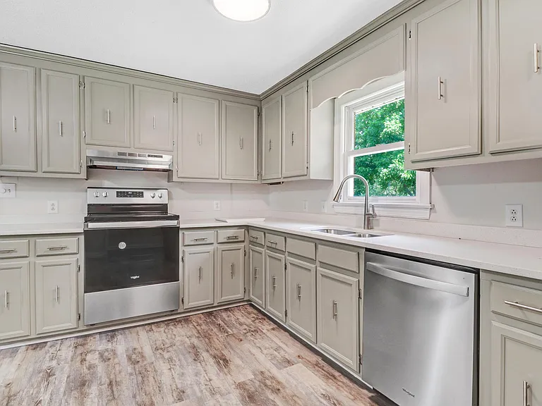 302 Cedar Rd — Photo 17
