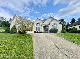 1009 Summerfield Dr, Dalton, PA 18414