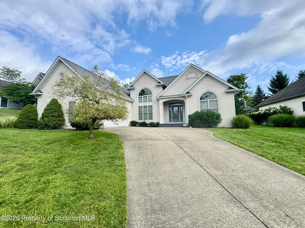 1009 Summerfield Dr, Dalton, PA 18414