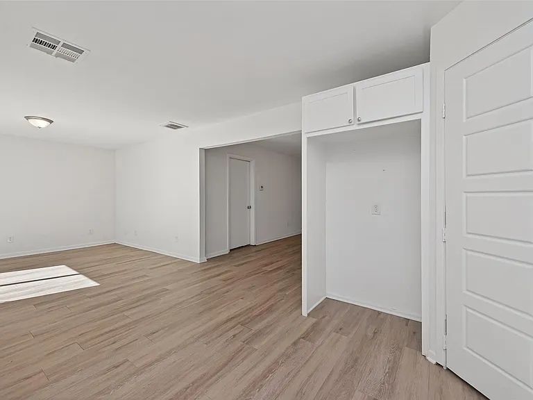 170 Walter Dr — Photo 23