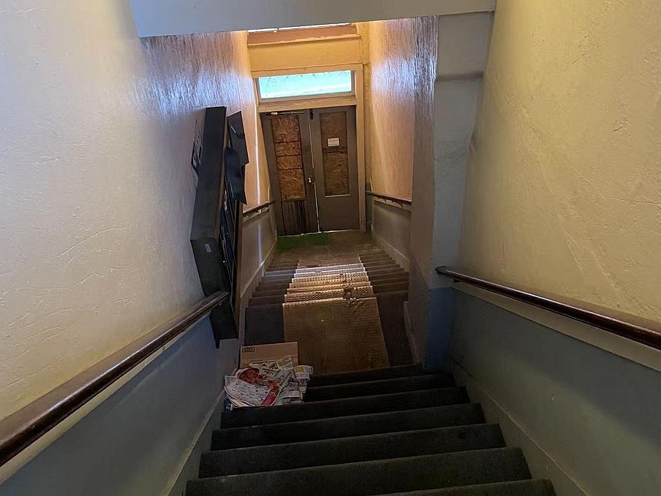 1st image of 410 8th Ave S APT 1