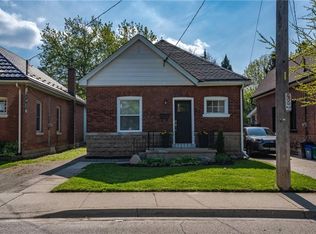 31 Foster St, Brantford, ON N3S2A9