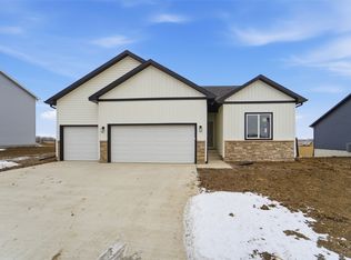 403 Varley Ln, Stuart, IA 50250