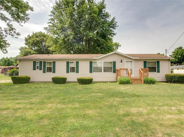 850 E Pearl St, Staunton, IL 62088