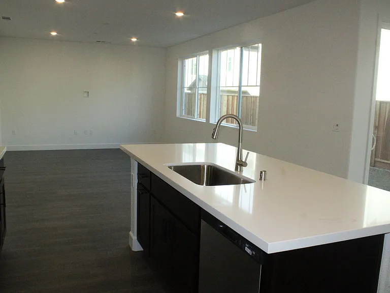 405 Mystic Ln — Photo 8
