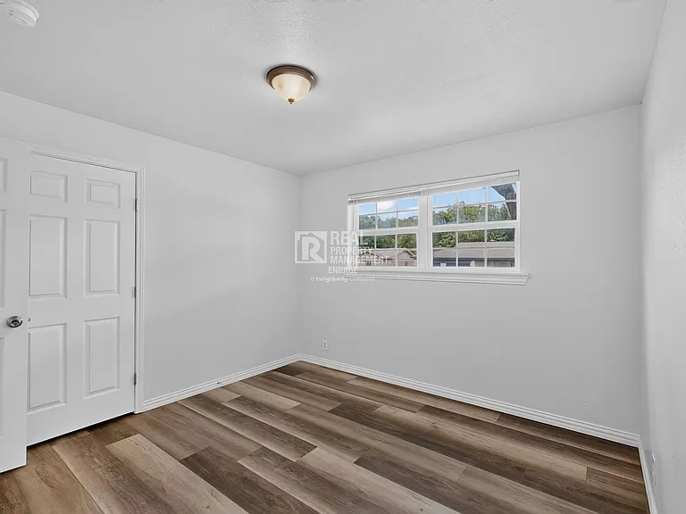 4401 Steven St — Photo 31