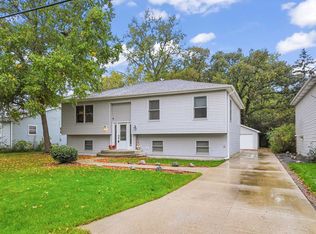 36348 N Wesley Rd, Ingleside, IL 60041