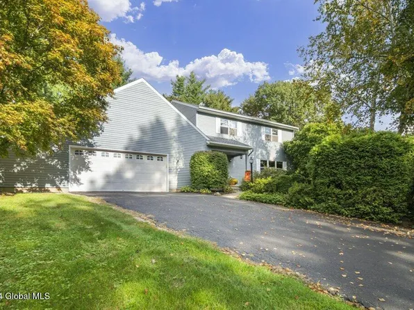 4 Brookhaven Drive, Niskayuna, NY 12309