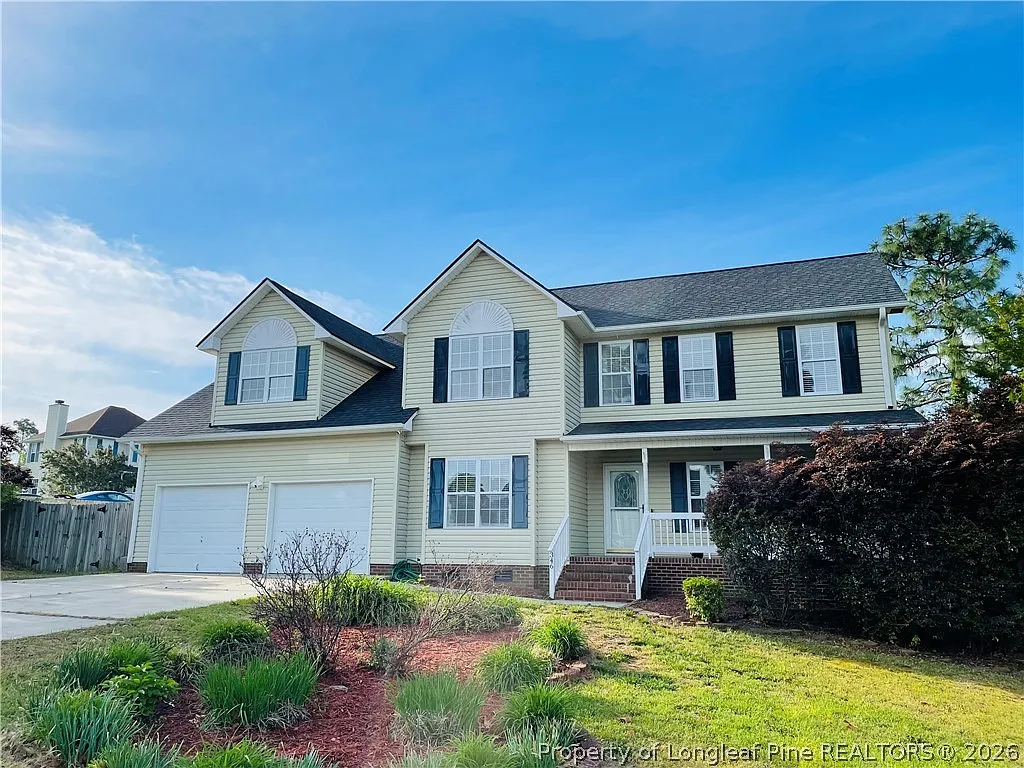 3 bed, 2.5 bath, 2365 sqft, $2,100 — Photo 1