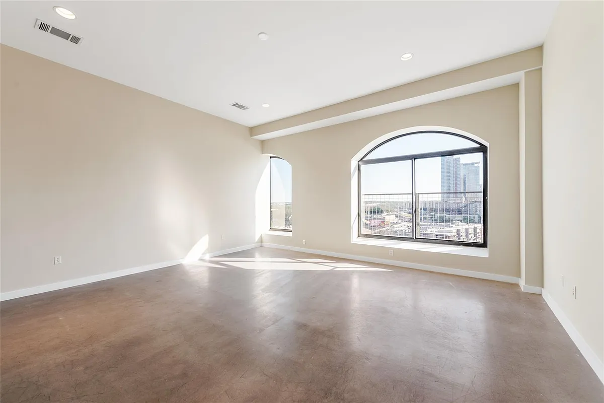 Building Photo - 507 Sabine St #707
