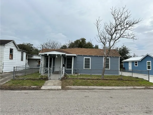 621 W Fulton Street, Sinton, TX 78387