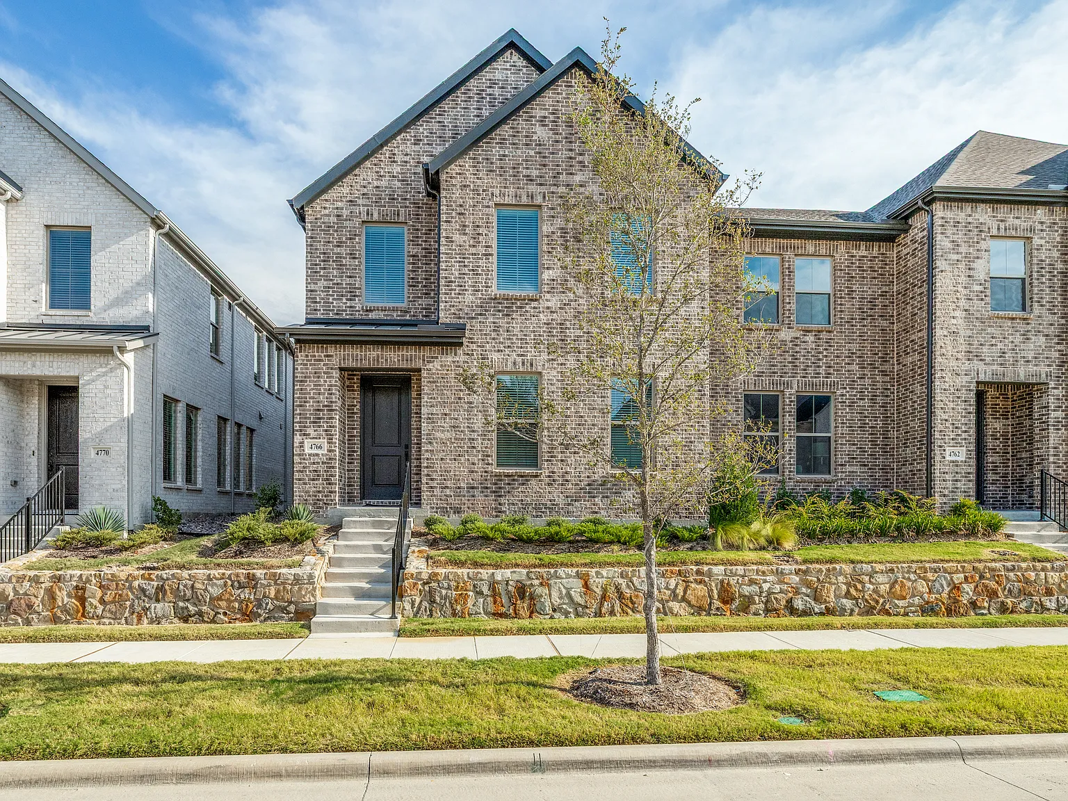 3 bed, 2.5 bath, 2318 sqft, $3,000 — Photo 1