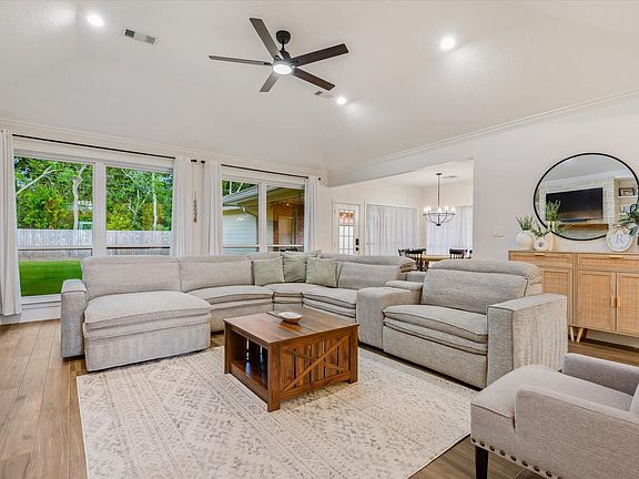 3rd image of 231 Creekside Dr