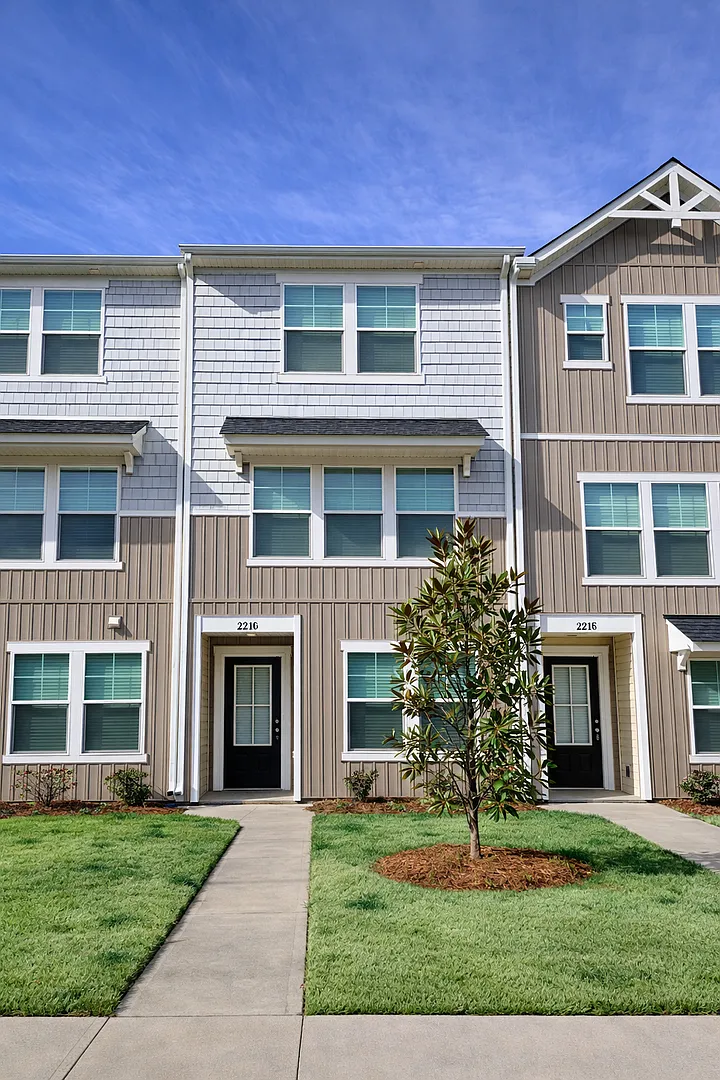 3-Bedroom, 3.5 Bath Townhome for Rent in Mooresville, NC | Attached Garage & Modern Kitchen — Photo 1