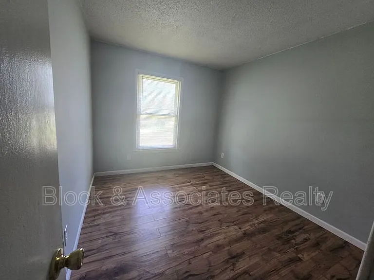 2612 Ernest St — Photo 9