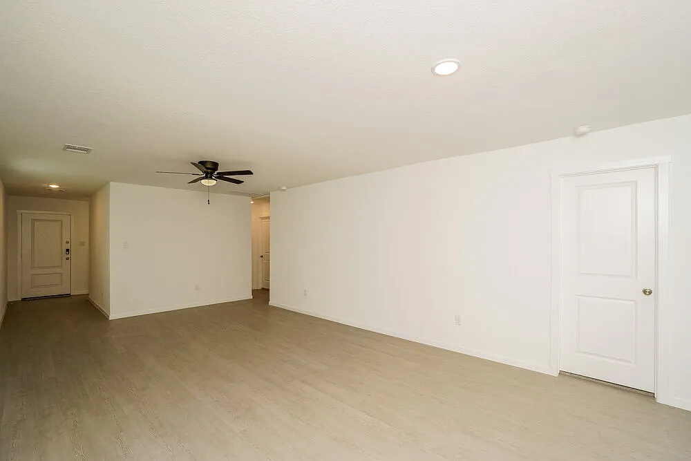 3 bed, 2.0 bath, 1411 sqft, $1,550 — Photo 4