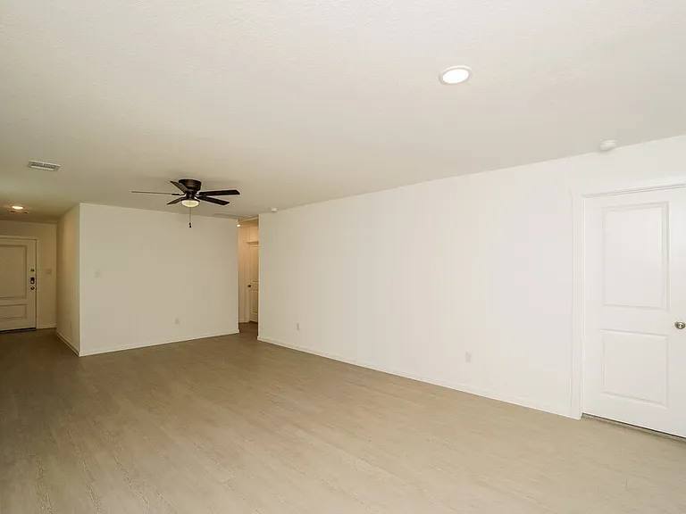 543 Roquefort St — Photo 4