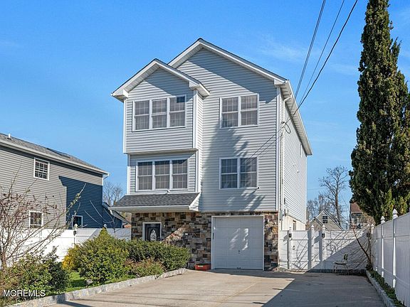 2nd image of 133 7th Street