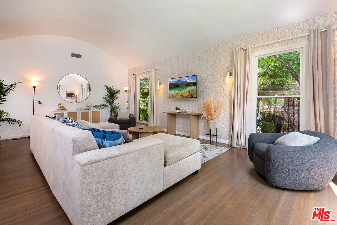 5 bed, 3.5 bath, $12,000 — Photo 1