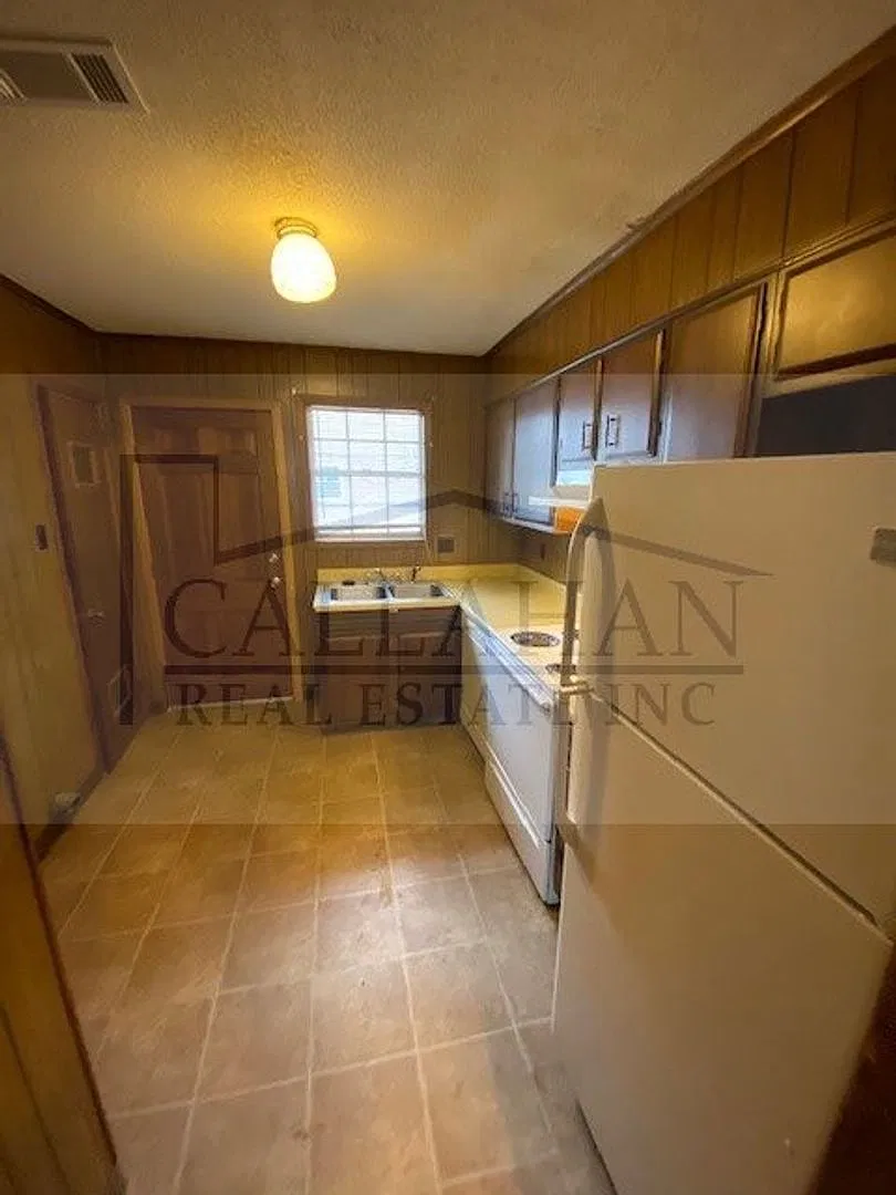 8205 East Woodview Dr — Photo 3