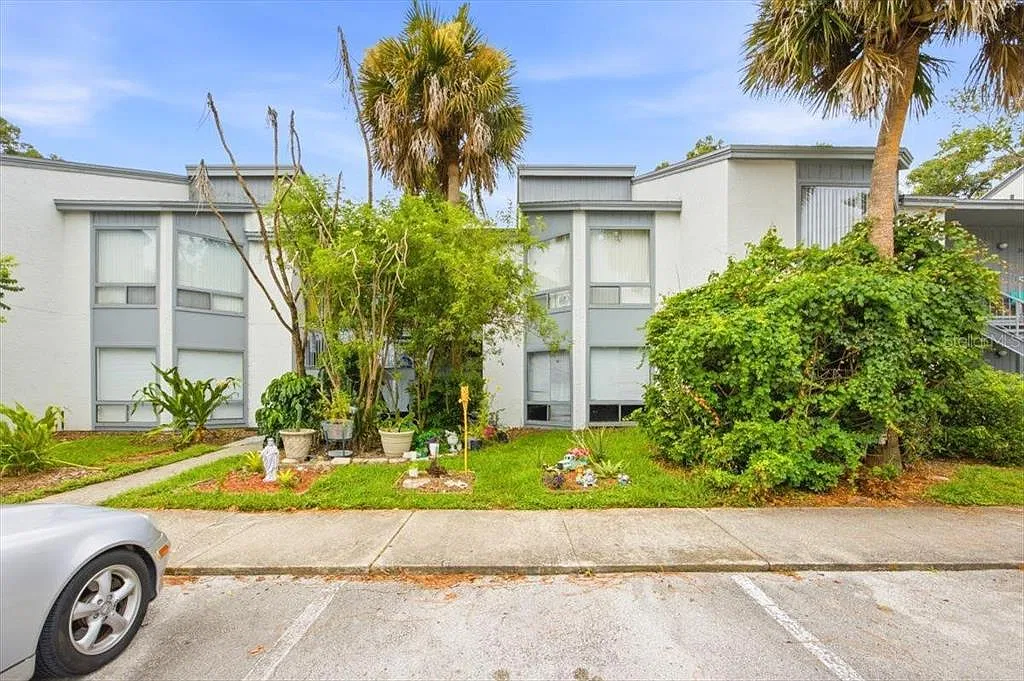 1 bed, 1.0 bath, 642 sqft, $1,075 — Photo 1