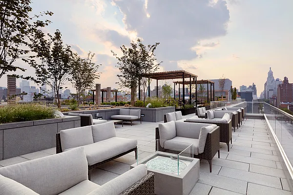 Rented by Extell Marketing Group LLC | media 15