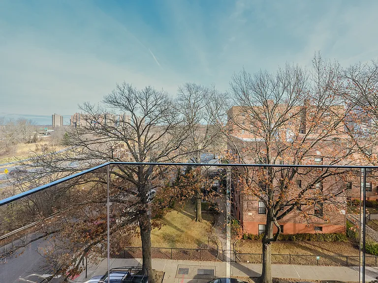 1890 Pelham Pkwy S #4D — Photo 4