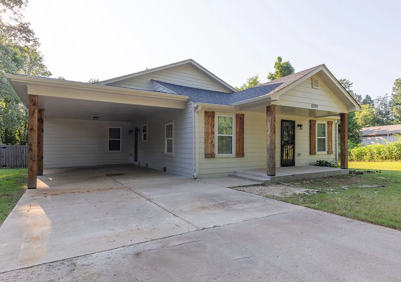 4 bed, 2.5 bath on large lot in Millington — Photo 2