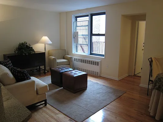 Rented by Green Line Realty | media 9