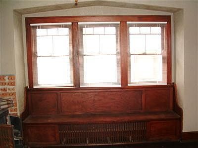 4th image of 608 Bowen St